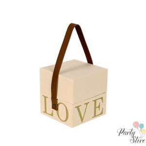 Подаръчна кутия "Love" с кожена дръжка