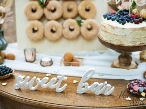 Дървен надпис Sweet bar, бял, 37x10см