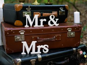 Дървен надпис Mr & Mrs, бял, 50x9.5см